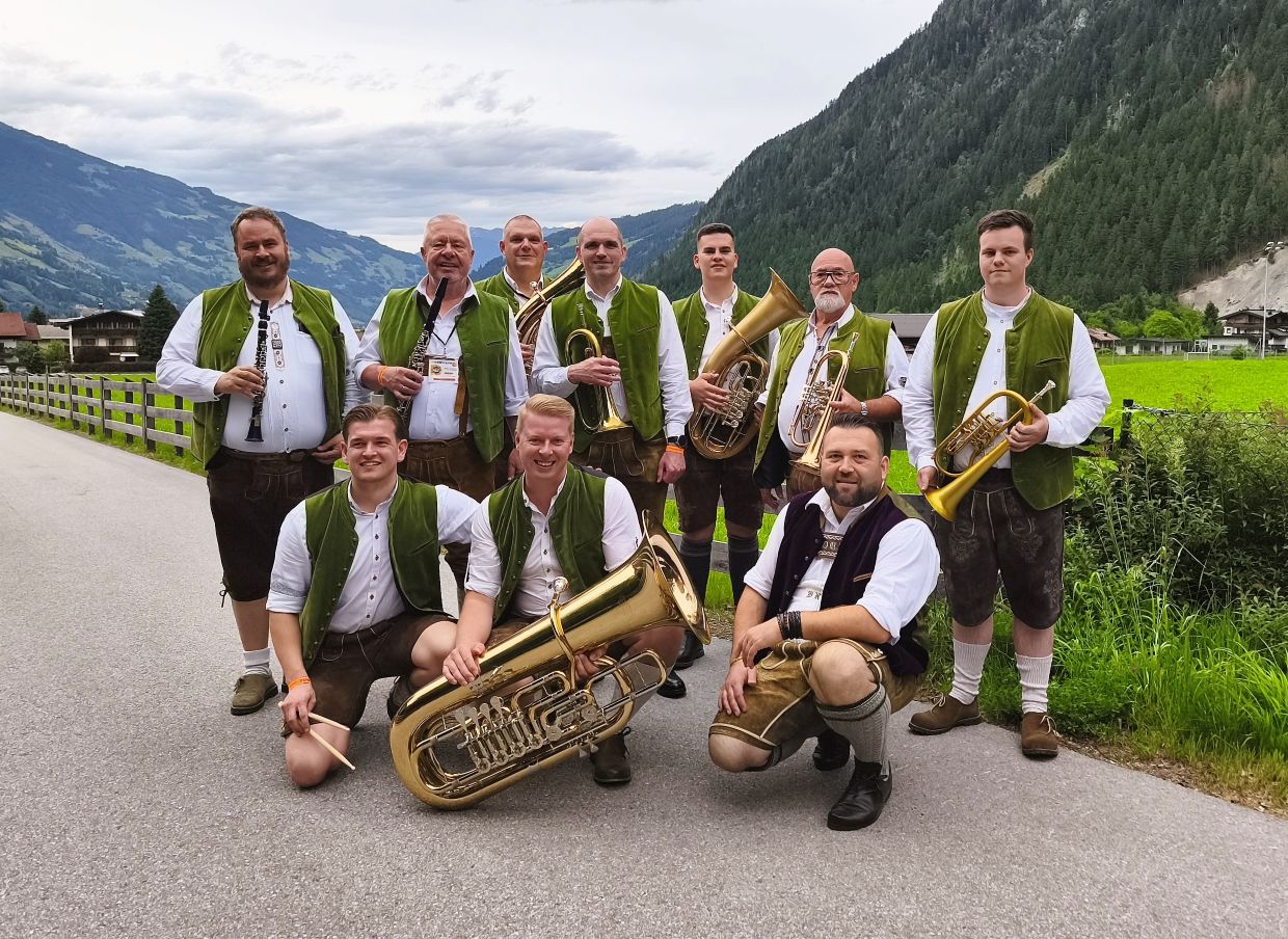 Dennis Nussbeutel & seine Musikanten