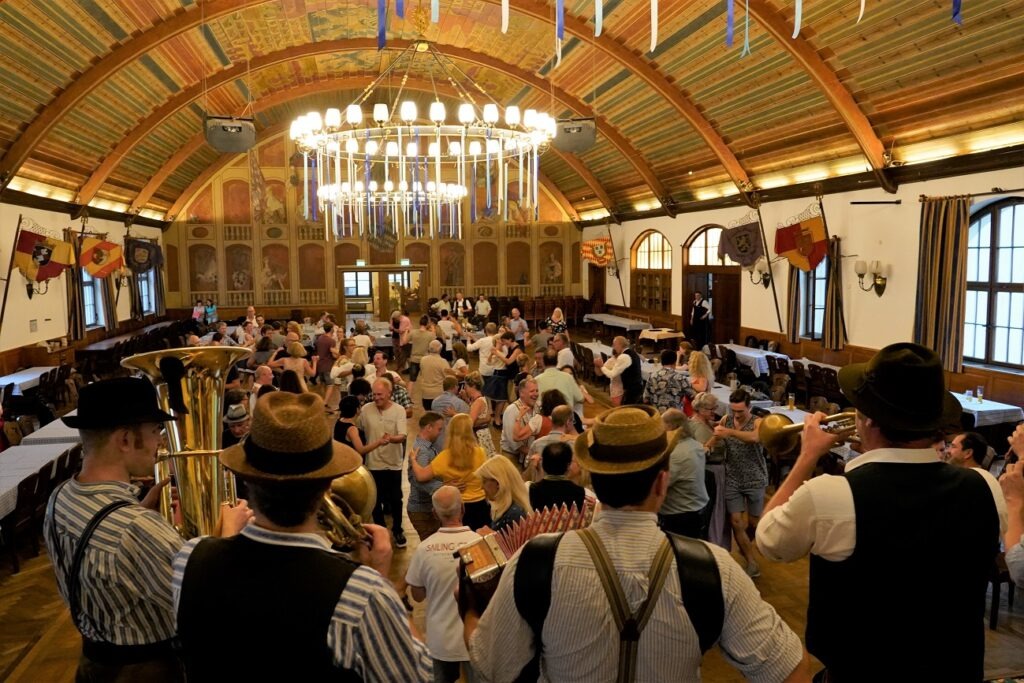 Tanzkurse zum Kocherlball im HB